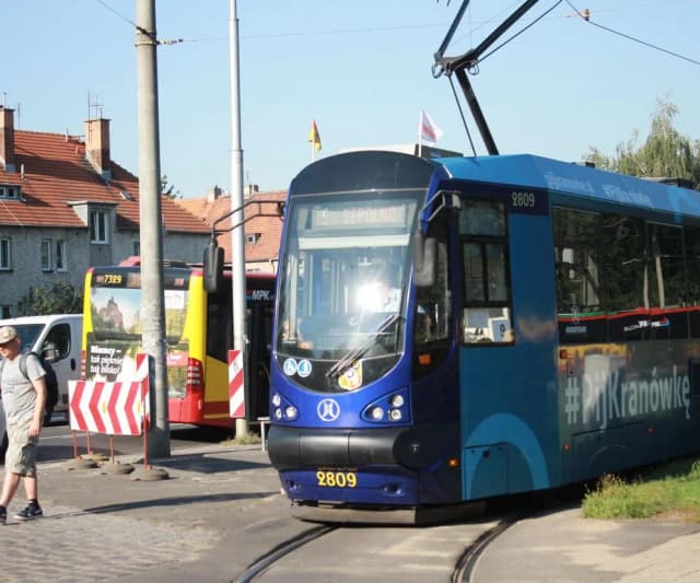 Jak dojechać do osiedla teatralnego w Krakowie - najlepsze opcje transportu Jak dojechać do osiedla teatralnego w Krakowie - najlepsze opcje transportu